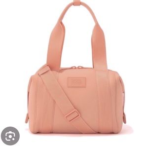 EUC Dagne Dover medium Landon in pomelo color, peachy beautiful color 4 summer!